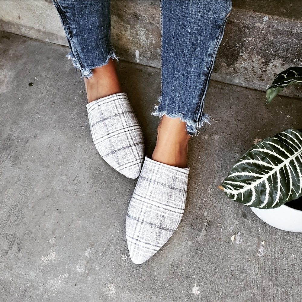 🆕️//The Marcy// grey plaid mule flat - Picture 1 of 6